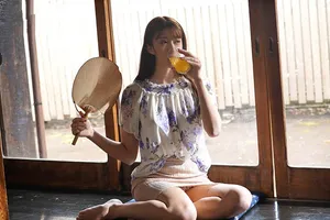 Mùa hè buồn chán ở quê đụ cô vợ gần nhà thiếu thốn vì lấy chồng già