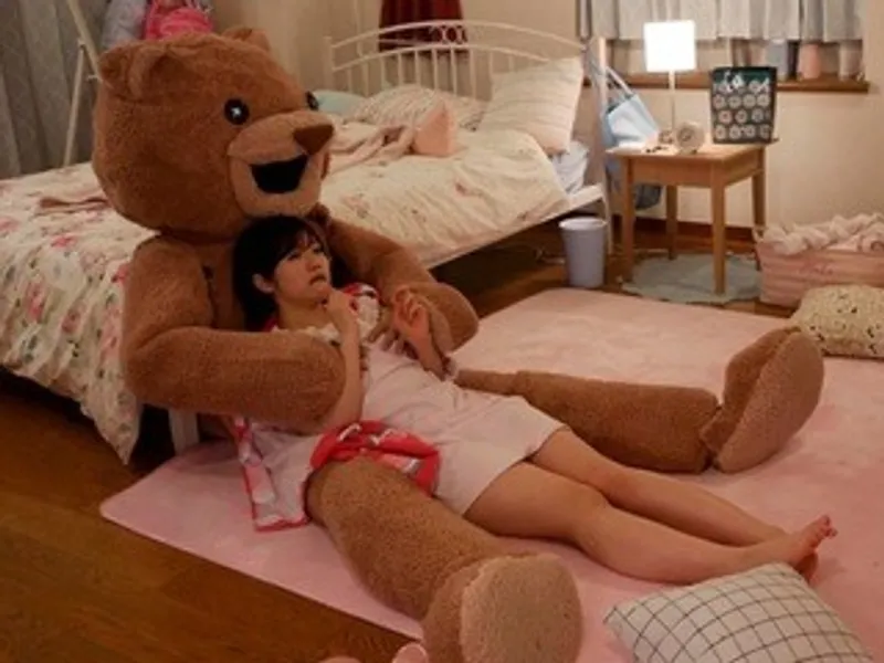 Chú người yêu nhồi bông và em nữ sinh ngây thơ